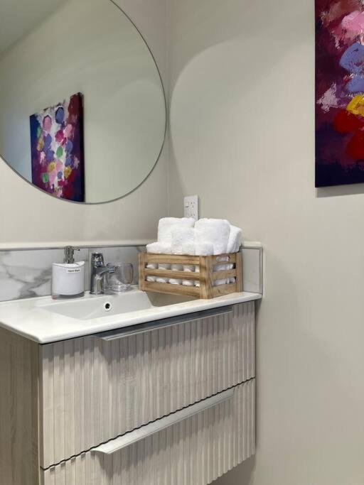 2-Bedroom Ensuite, Close To City, Comfortable, Accessible With Own Parking Christchurch Exterior foto