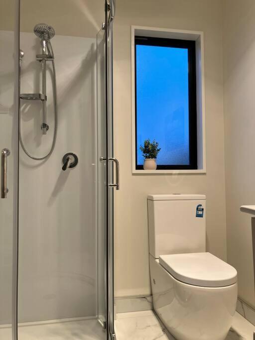 2-Bedroom Ensuite, Close To City, Comfortable, Accessible With Own Parking Christchurch Exterior foto